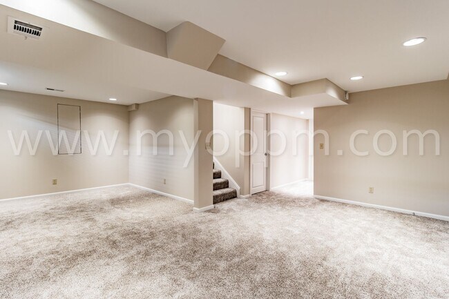 Building Photo - Pristine 4 Bedroom / 2 Bathroom Home | Wes...