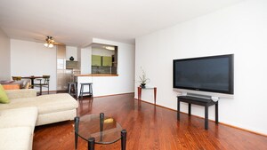 Building Photo - 6171 N Sheridan Rd