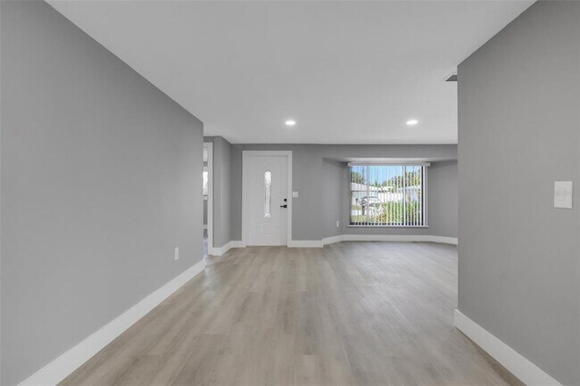 Building Photo - 4645 Hunter Ridge Dr
