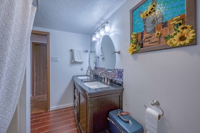 Building Photo - 104 Meadowood