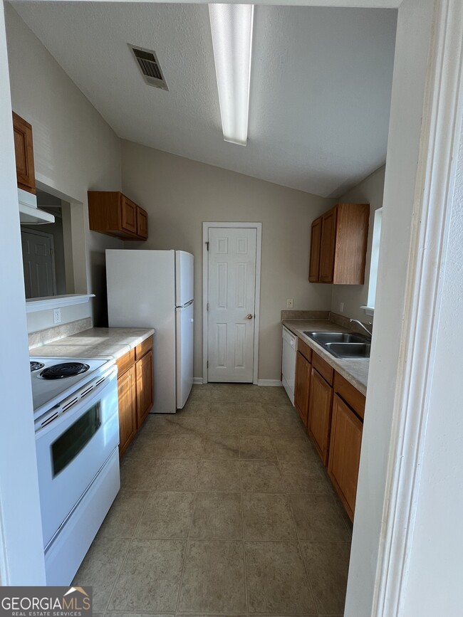 Building Photo - 408 E Lawnwood Ave