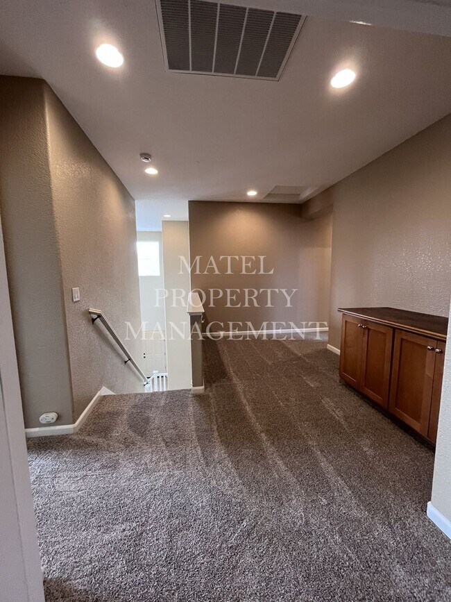 Building Photo - Move in Special see ad