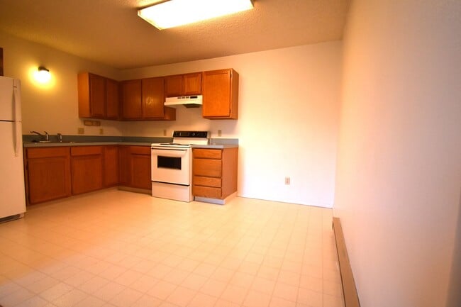 Building Photo - Top floor apartment! Close to MSU and downtown!