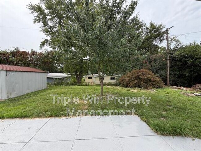 Building Photo - 810 St Anthony Ln