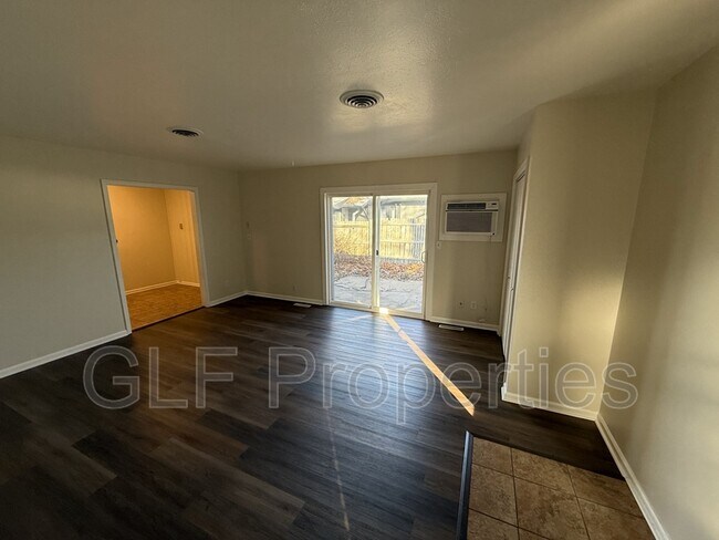 Building Photo - 605 N 13th St