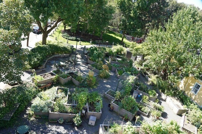 Building Photo - 135 Second St