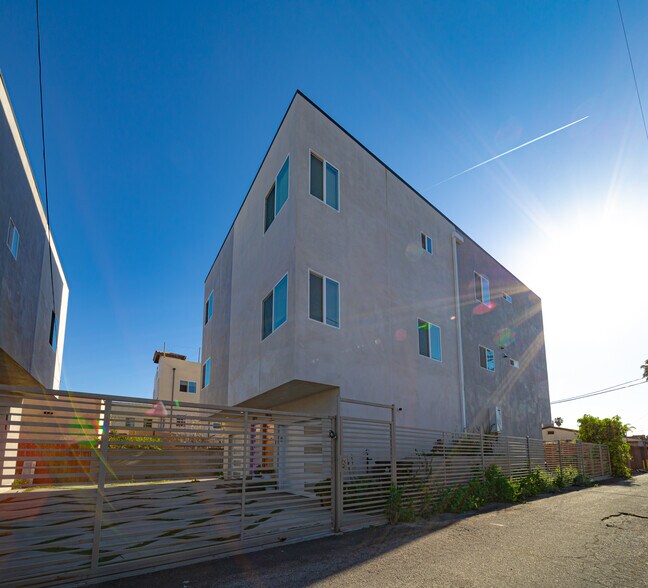 Building Photo - 3415 Edgehill Dr