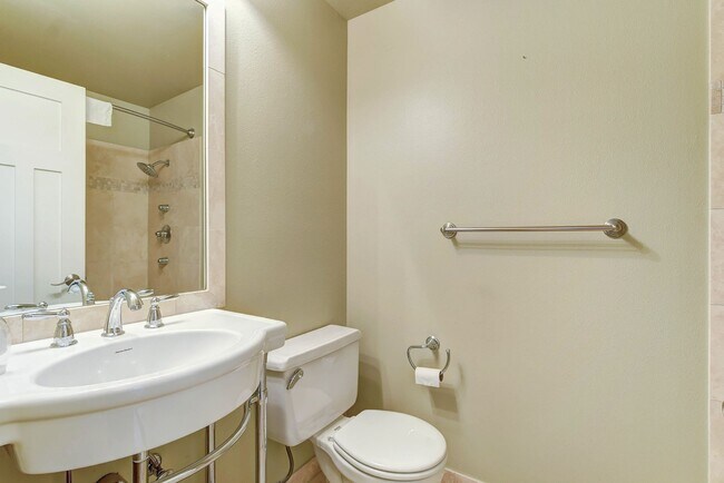 Building Photo - 5180 Highland Dr