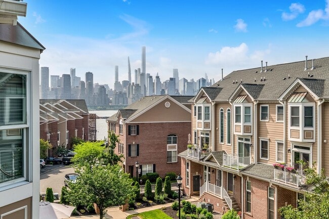 Building Photo - 285 Roslyn Ct