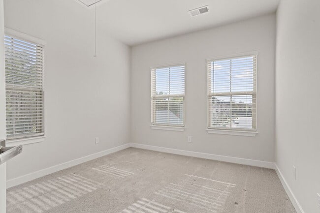 Building Photo - 117 Eagle Wood Dr