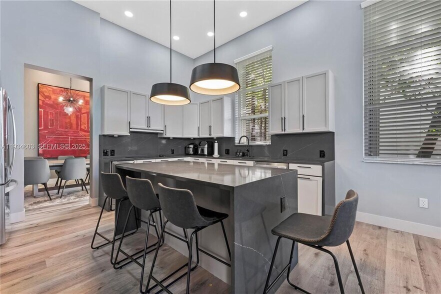 Building Photo - 5046 SW 162nd Ave