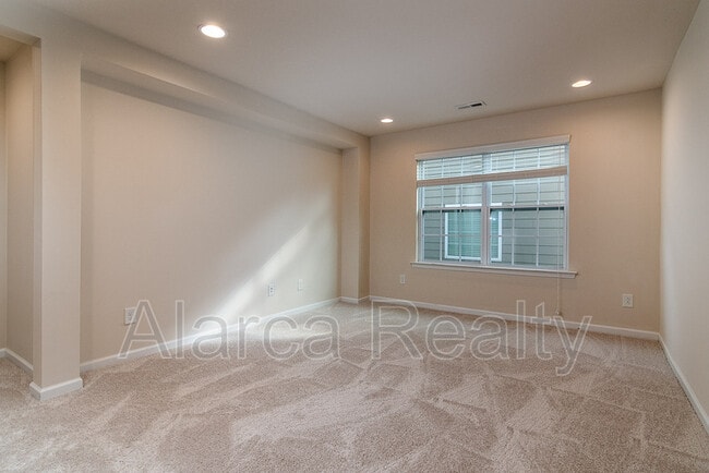 Building Photo - 127 Blossom Ridge Dr