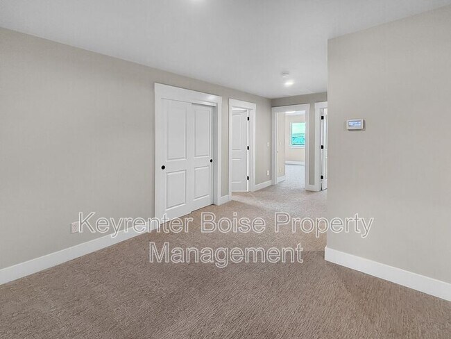 Building Photo - 6234 N Holly Spgs Ln