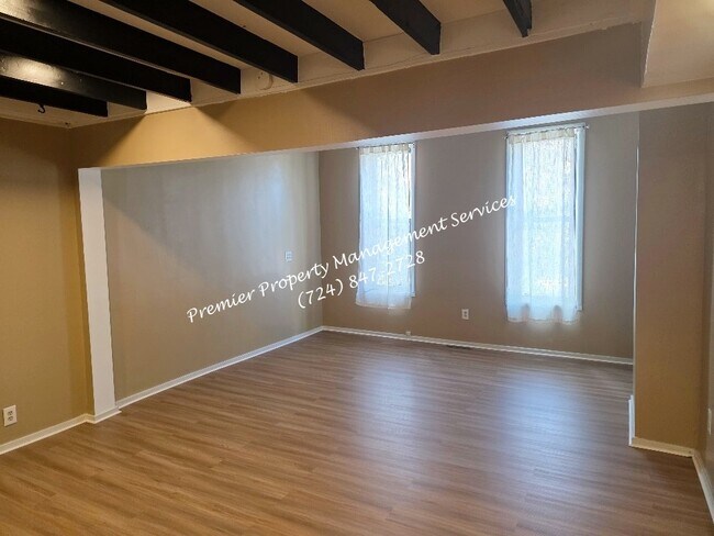 Building Photo - 916 3rd Ave