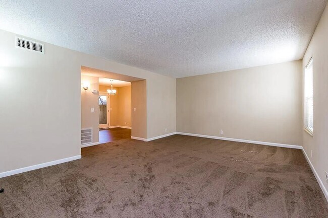 Building Photo - 5515 Country Dr
