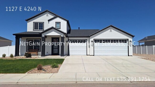 Building Photo - 1127 4240 N