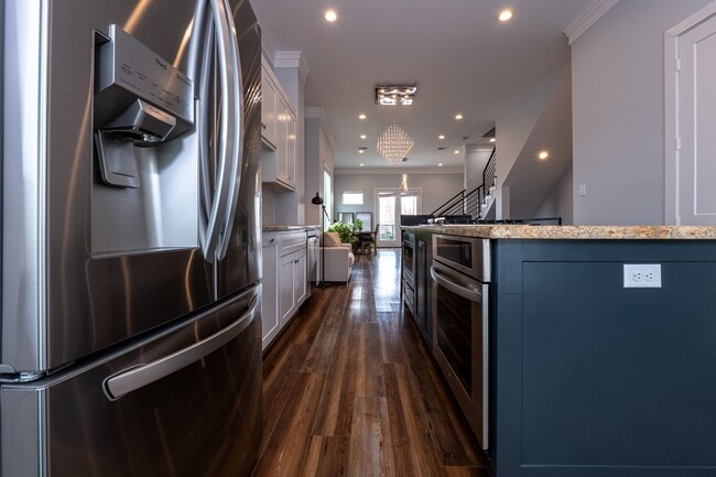 Building Photo - 1318 Reinerman St