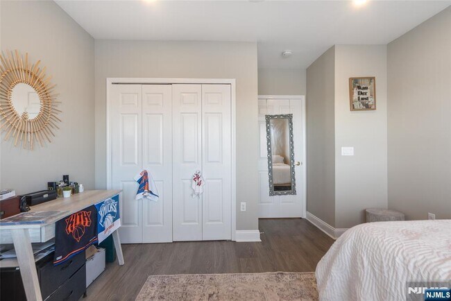 Building Photo - 302 The Promenade