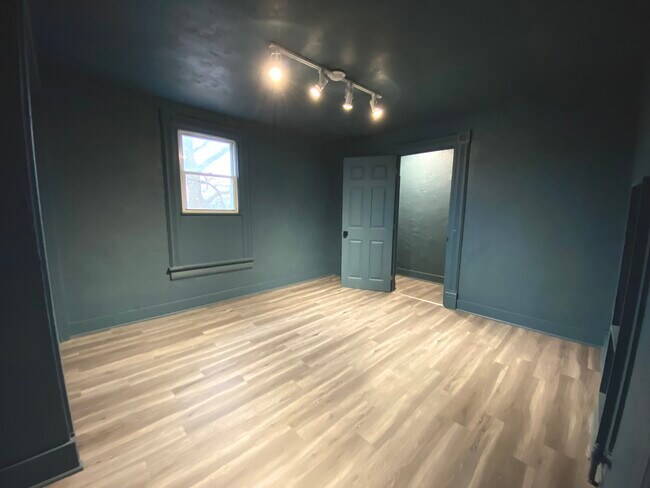 Building Photo - 2200 Richmond Ave