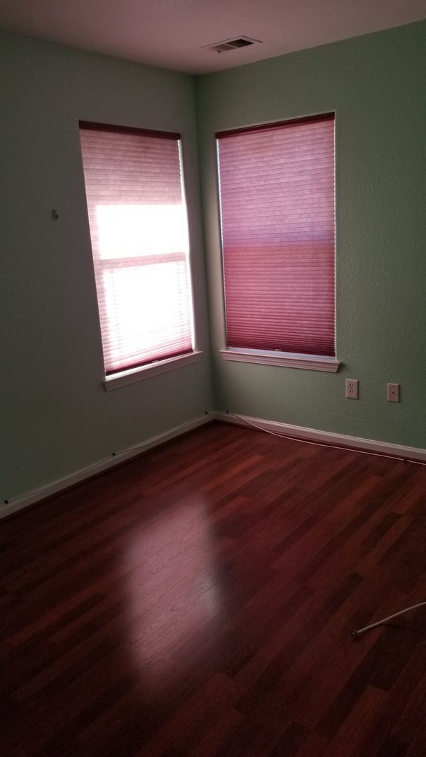 Building Photo - Beautiful 4 bedroom/2.5 bath South Davis Home!