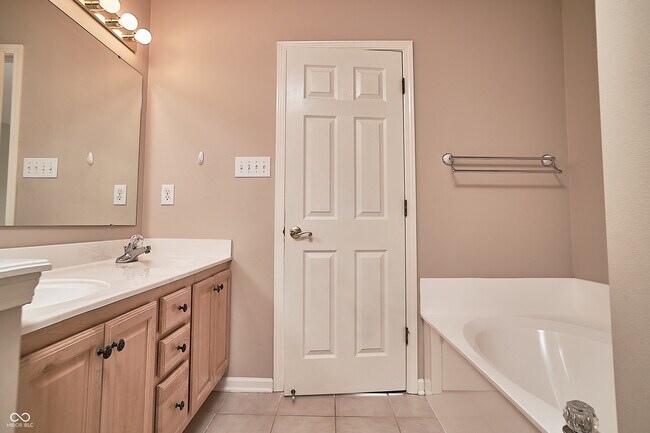 Building Photo - 11202 Timberview Dr