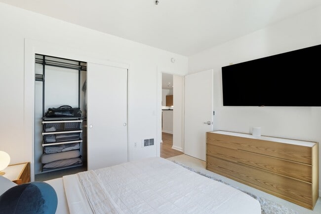 Building Photo - 200 2nd St