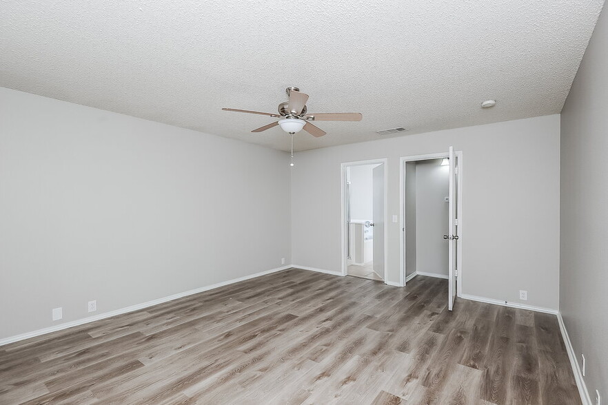 Building Photo - 833 Lariat Dr