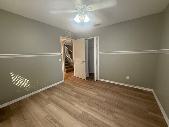 Building Photo - 3004 Downan Point Dr