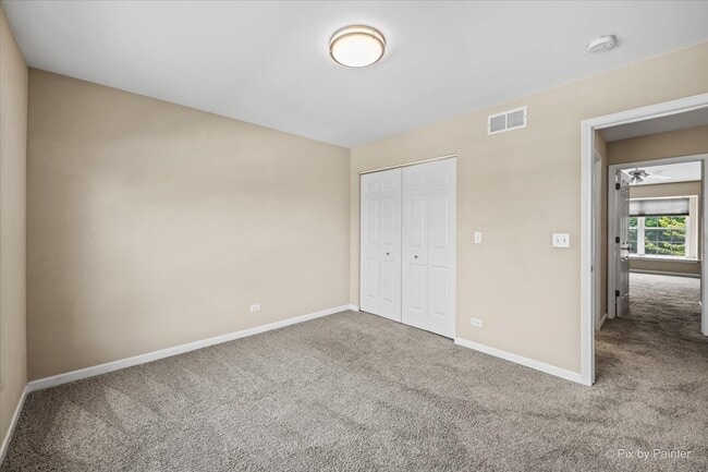 Building Photo - 1058 E Danbury Dr