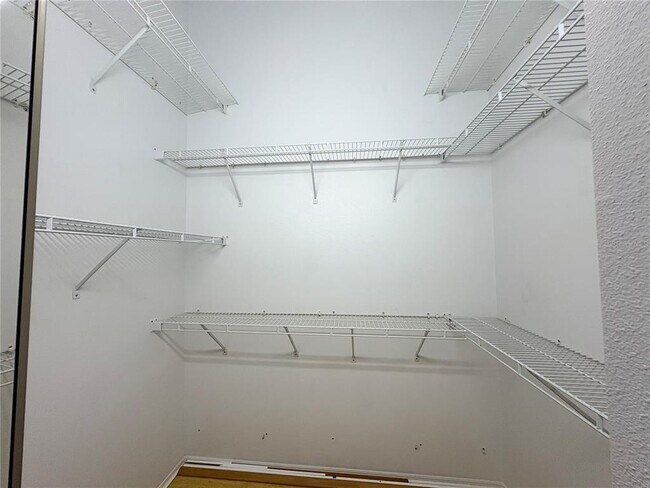 Building Photo - 1011 Pelican Ct