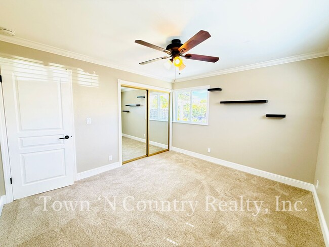 Building Photo - 22369 Ferdinand Ct