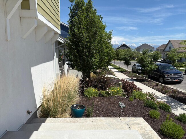 Building Photo - 6354 Upland View Dr