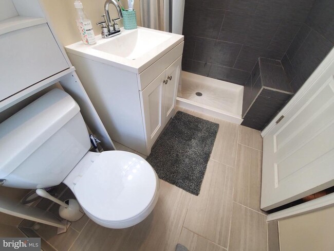 Building Photo - 600 S Washington St