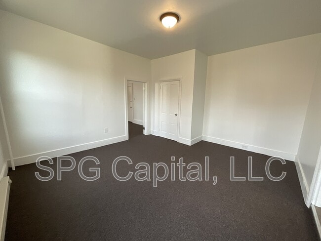 Building Photo - 124 Ann St