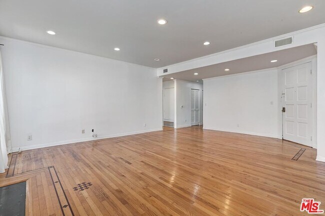 Building Photo - 1169 Wellesley Ave