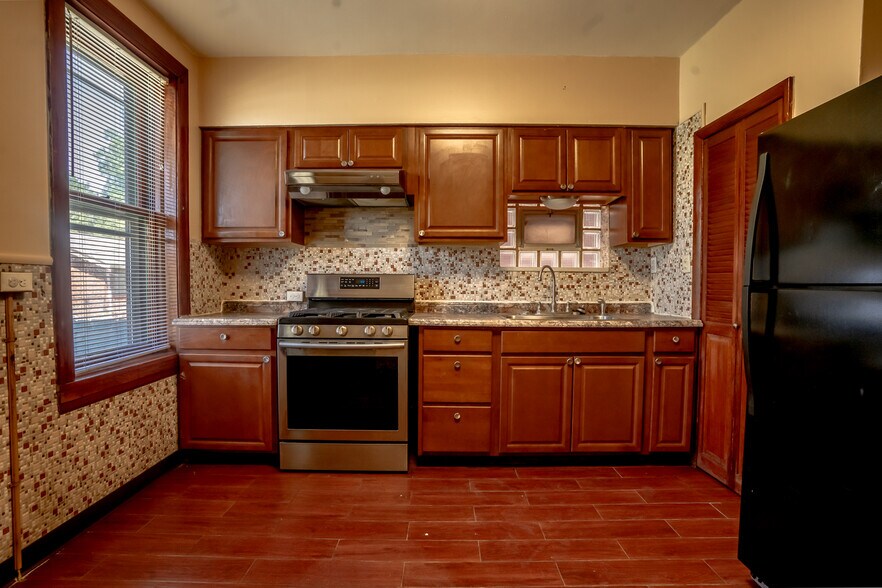 Building Photo - 3449 Klocke St