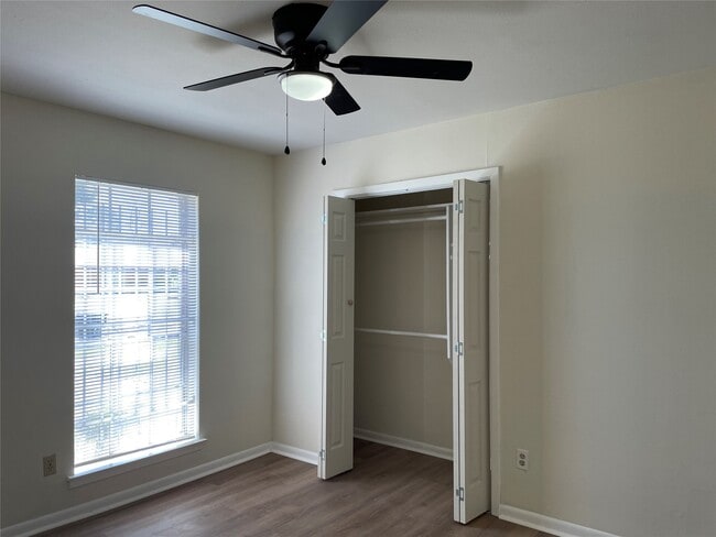 Building Photo - 8830 Sharpcrest St