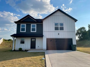 Building Photo - 3 Bedroom 2.5 Bath House