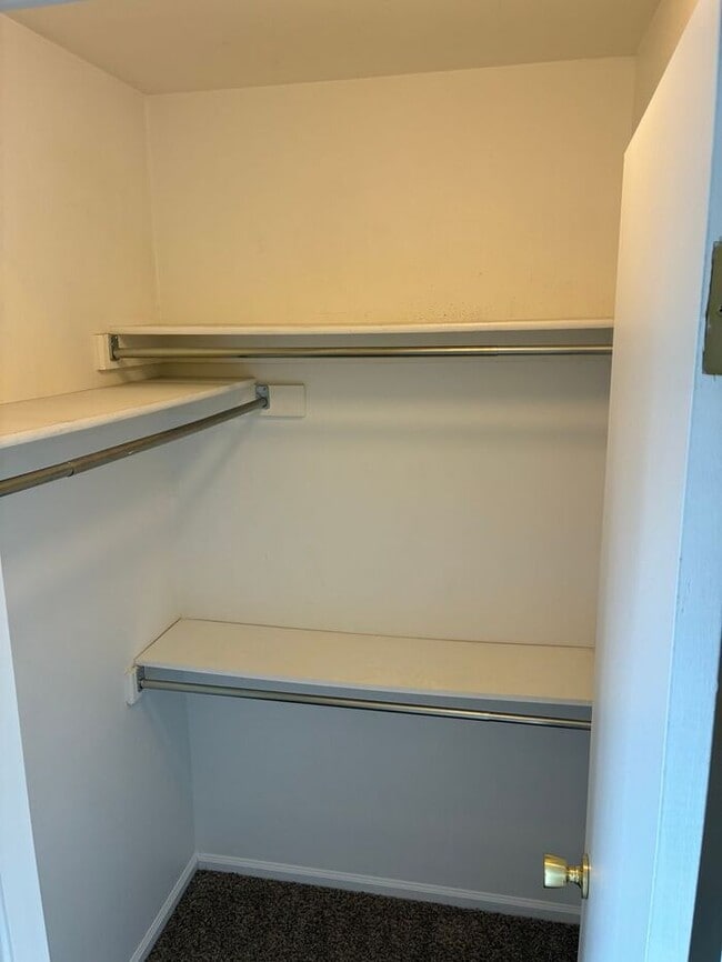 Building Photo - MOVE IN SPECIAL 2 WEEKS FREE! Lovely 3 Bed...
