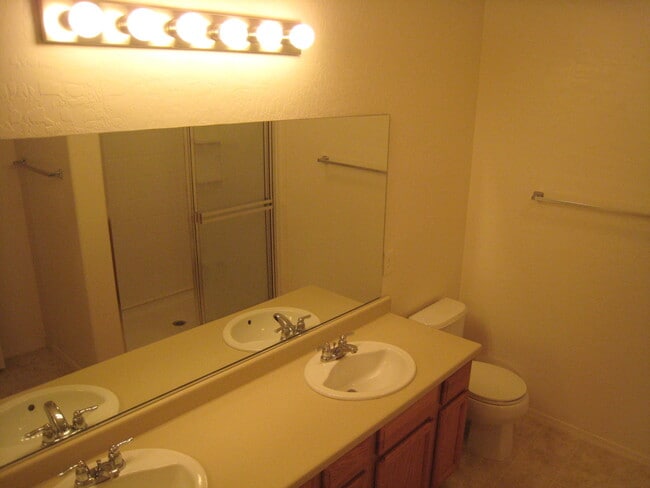 Building Photo - Spacious condo with attached garage.