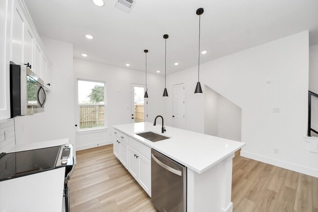 Building Photo - 2708 Bostic St