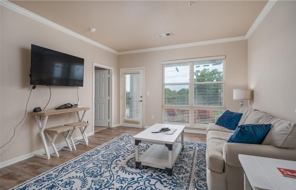 Building Photo - 600 13th St E