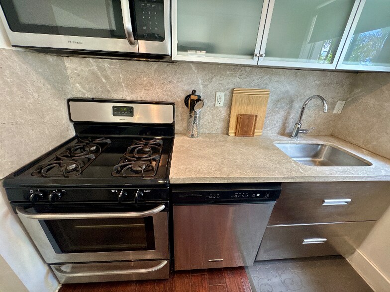 Building Photo - 741 6th St