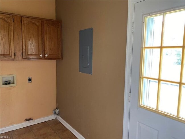 Building Photo - Lovely Ranch in Grassfield School District!