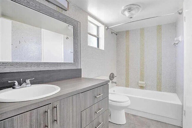 Building Photo - 1501 NE Miami Gardens Dr