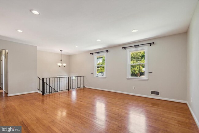 Building Photo - 8615 Regor Ln