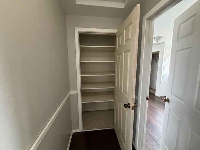 Building Photo - Spacious Rambler for Lease