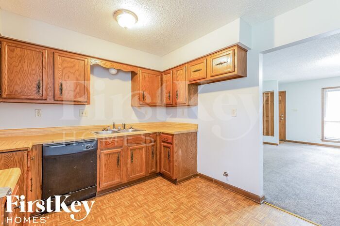 Building Photo - 5982 Rosewind Cir W