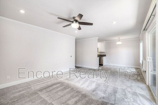 Building Photo - 8545 Villa La Jolla Dr