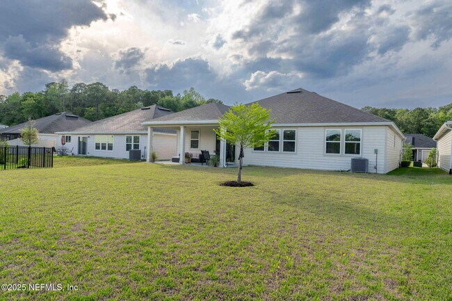 Building Photo - 12897 Logans Walk Ln